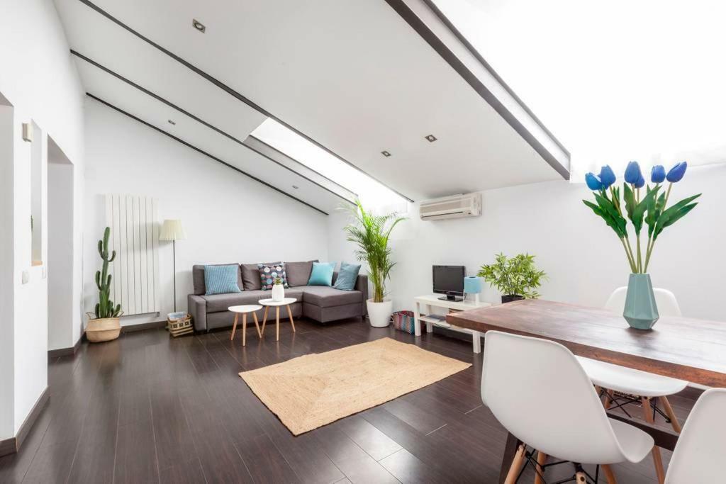 Modern Top Floor Loft At Malasana'S Heart Madri Exterior foto