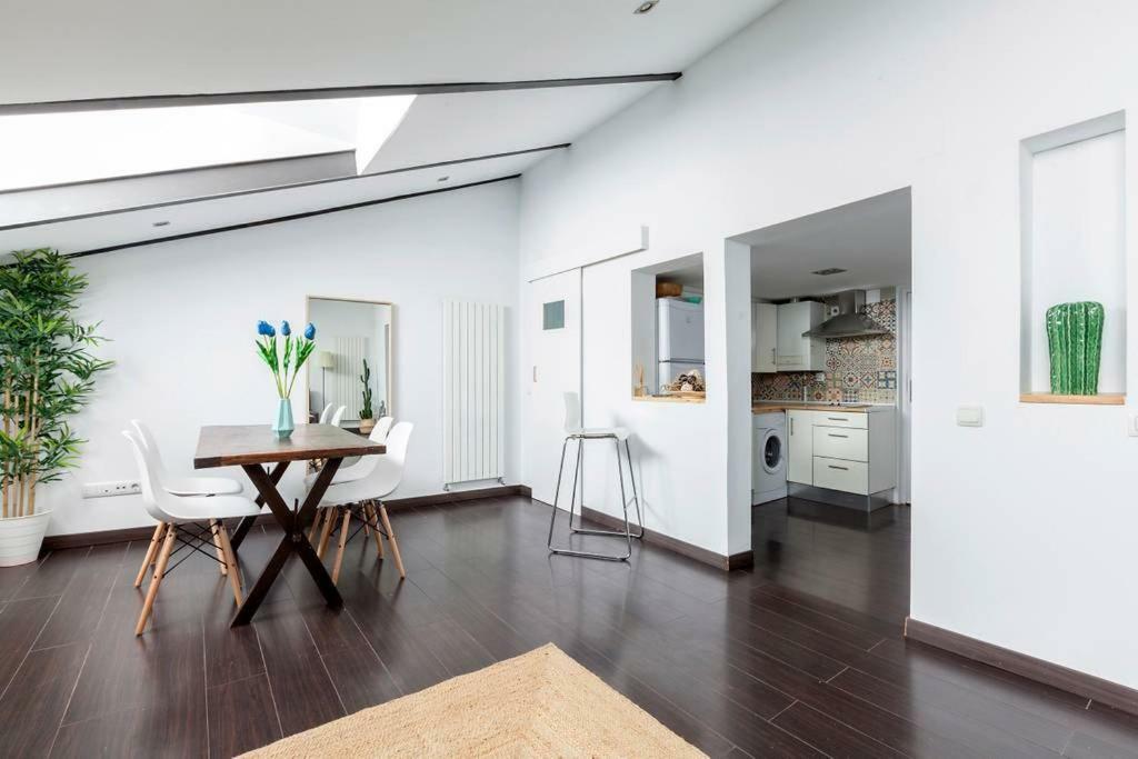 Modern Top Floor Loft At Malasana'S Heart Madri Exterior foto