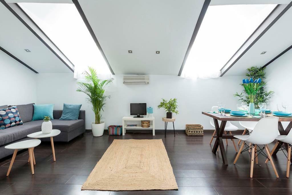 Modern Top Floor Loft At Malasana'S Heart Madri Exterior foto